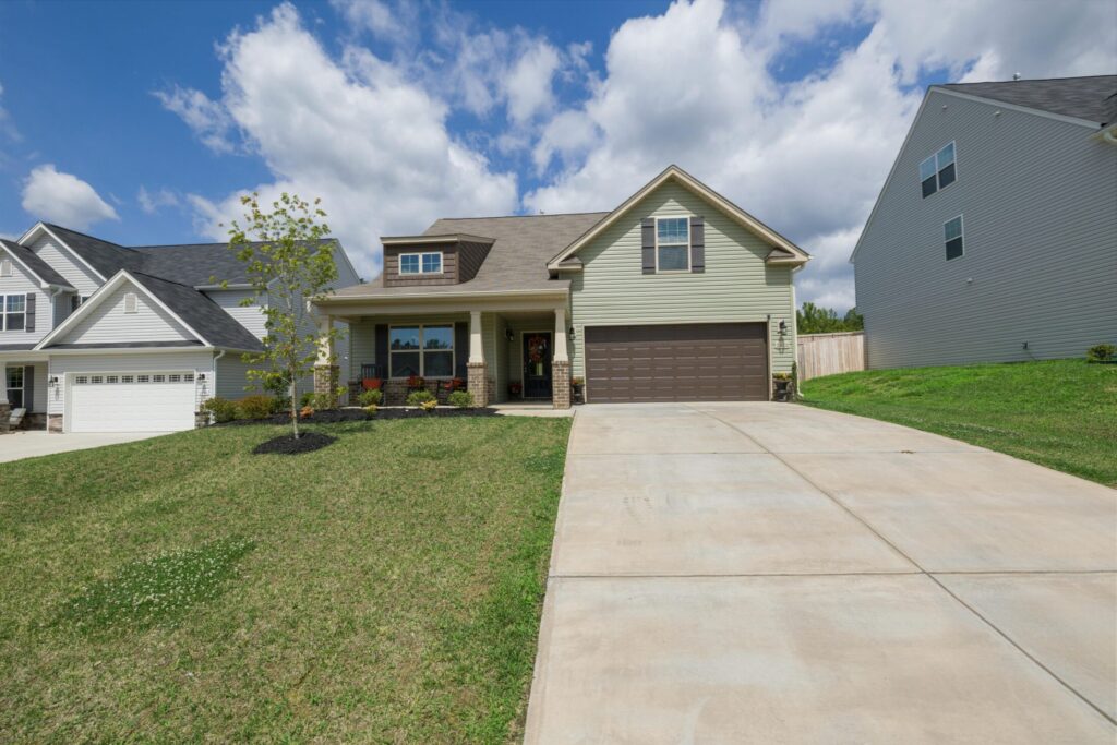 a view of modern suburban detached house with driveway